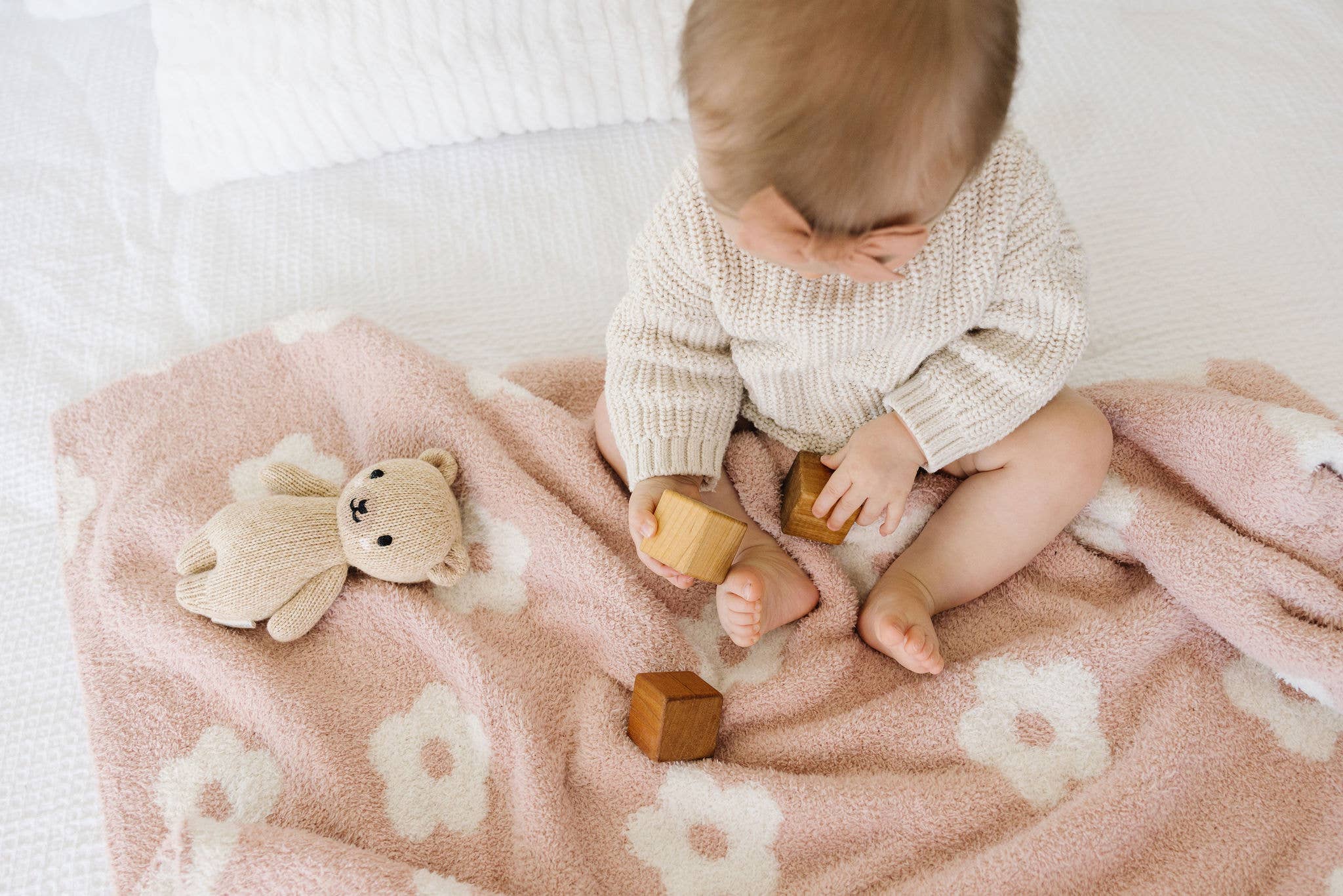 Pink Daisy Plush Blanket